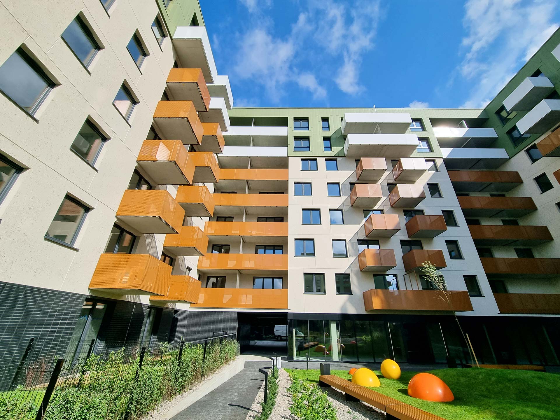 Osiedle-Wizjonerów-w-Krakowie-realizacje-kaim-tech-elewacje-bloku