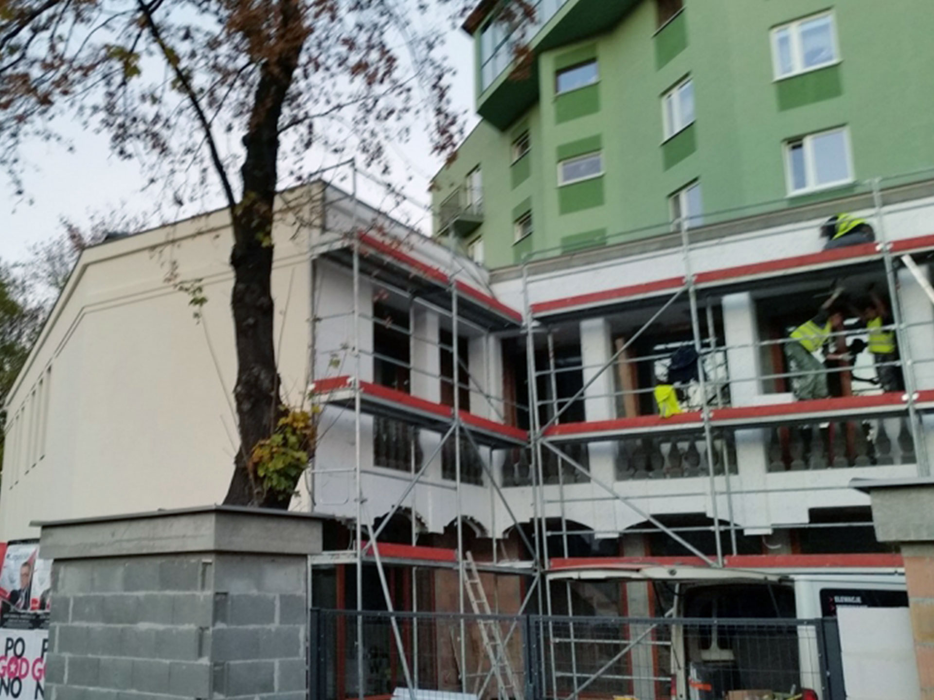 Elewacja-budynku-Kraków-ul.-Grzegórzecka-realizacje-elewacja-i-flizy-w-takcie-budowy