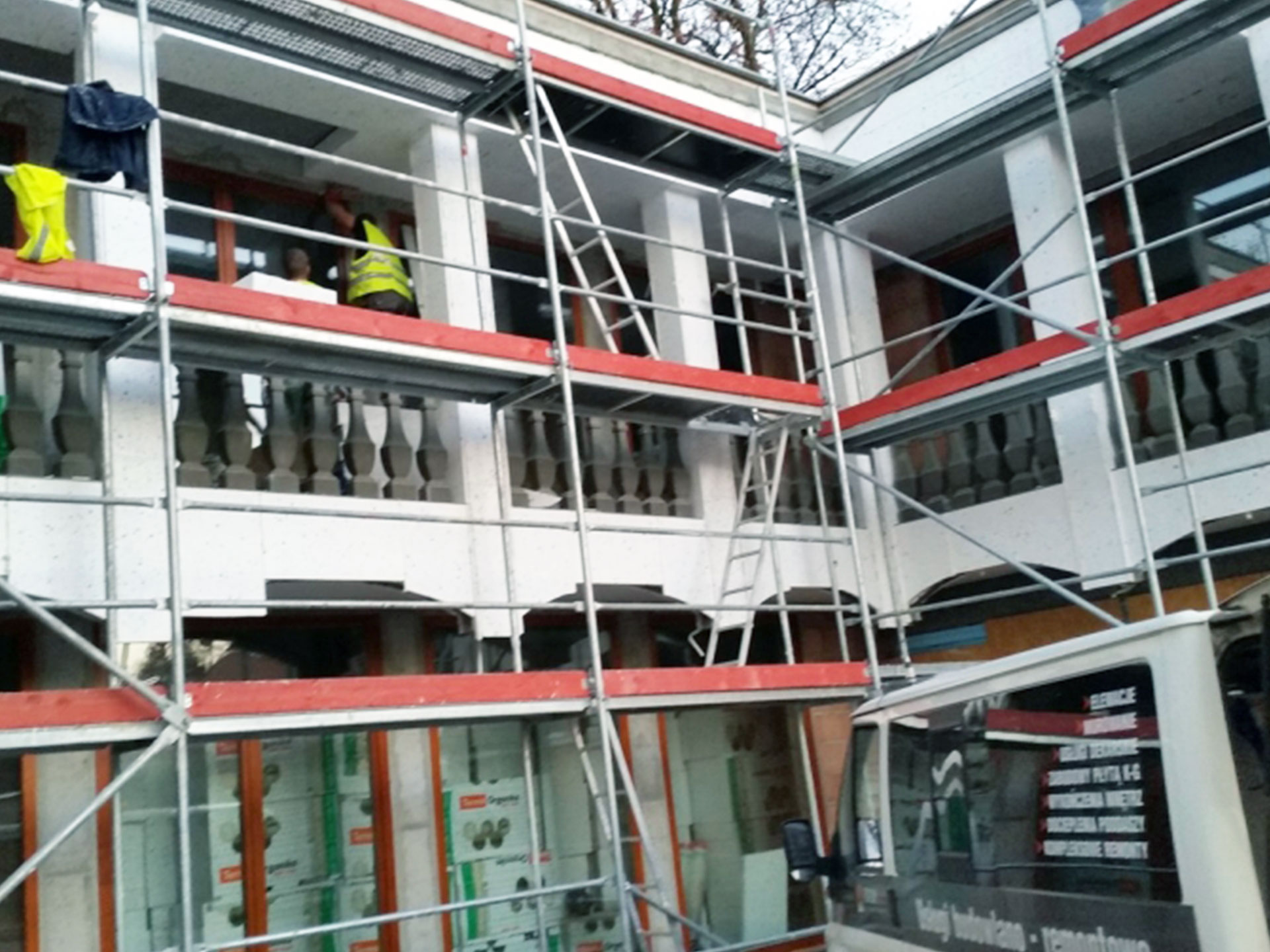 Elewacja-budynku-Kraków-ul.-Grzegórzecka-realizacje-elewacje-w-takcie-budowy